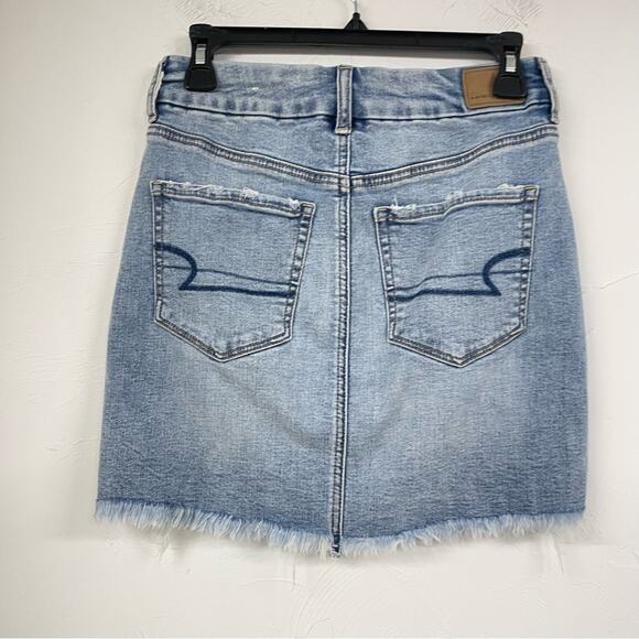 American Eagle Light Wash Distressed Curvy High Rise Mini Jean Skirt Womens 2 - Picture 4 of 10